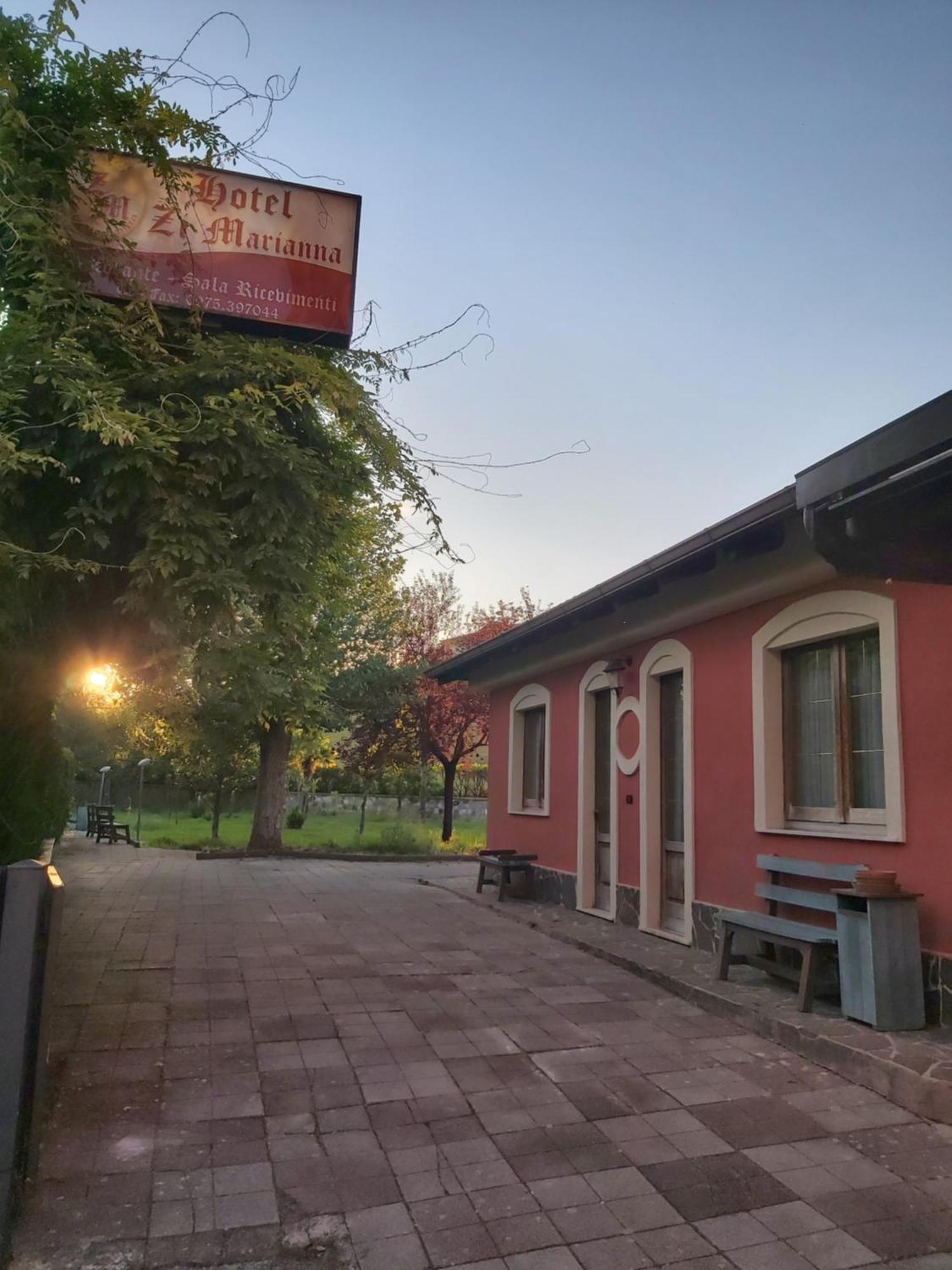 Hotel Zi Marianna Pertosa Exteriör bild
